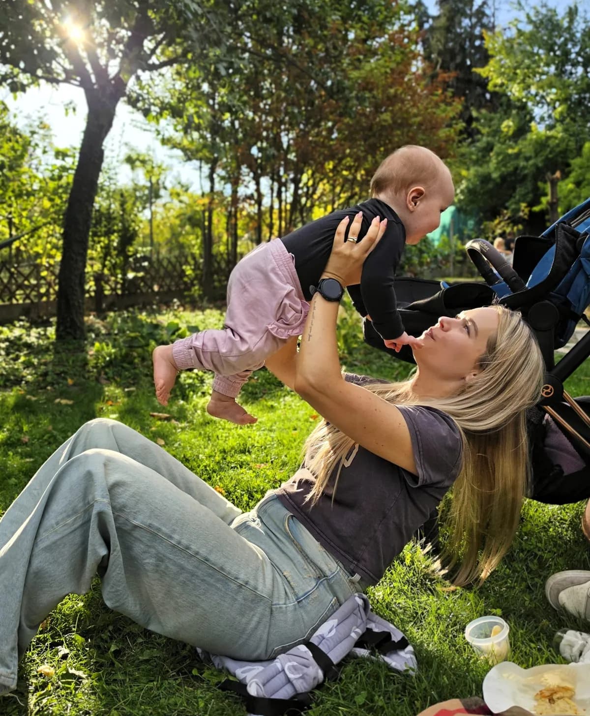 Betty and her daughter in the park